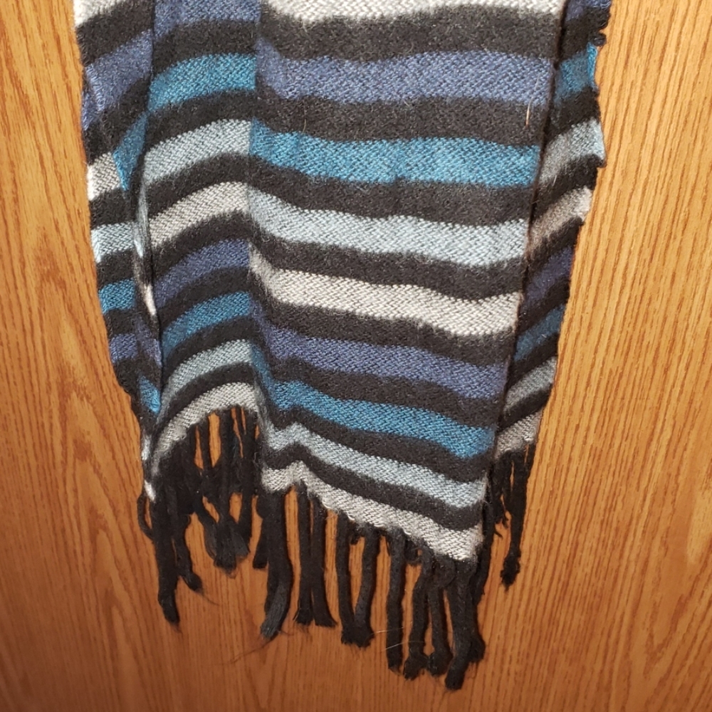Horizontal Lines Scarf - Picture 4 of 4